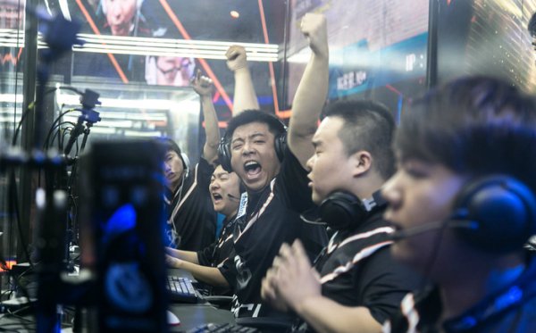 依然憑藉少 依然憑藉少